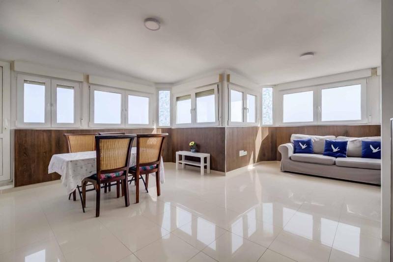 Blue sky view apartment - image 16