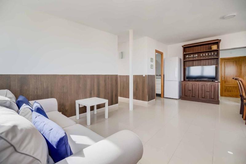 Blue sky view apartment - image 8