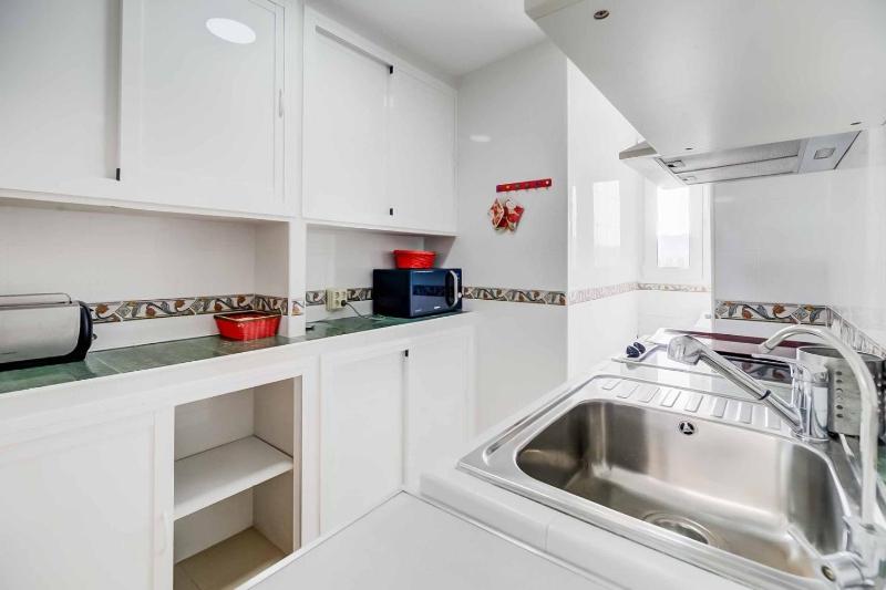 Blue sky view apartment - image 2