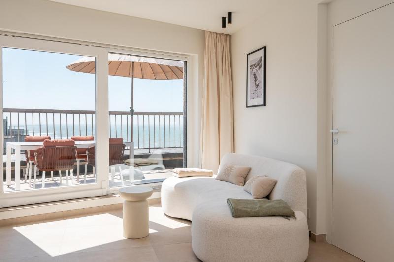 Top-end apartment with amazing views - image 17