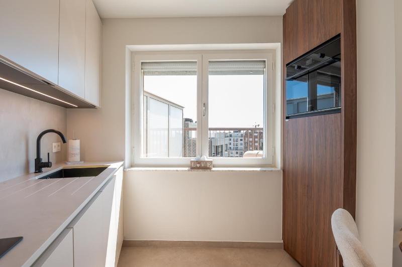Top-end apartment with amazing views - image 11