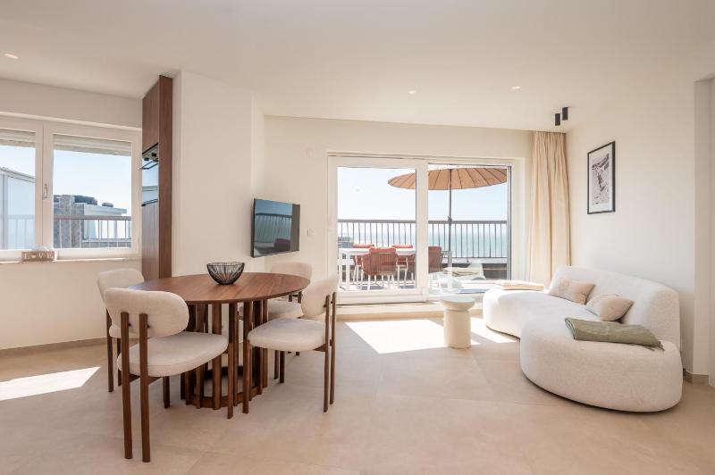 Top-end apartment with amazing views - image 18