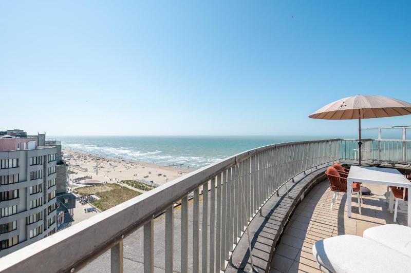 Top-end apartment with amazing views - image 26