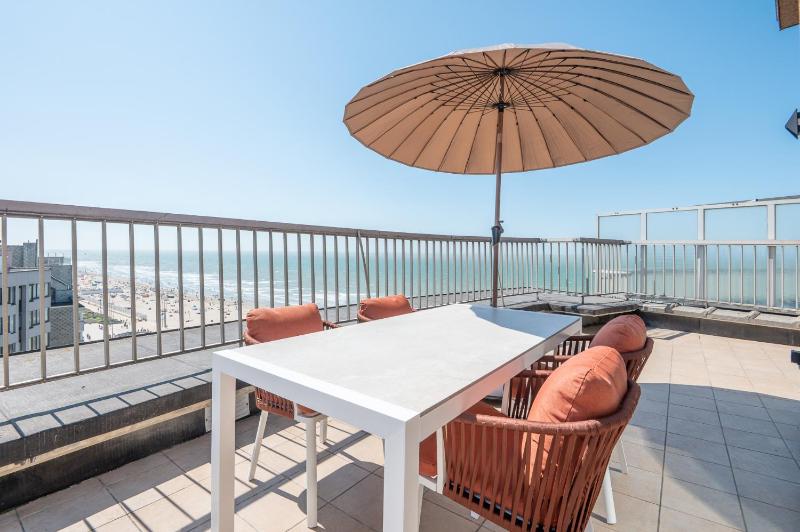 Top-end apartment with amazing views - image 8