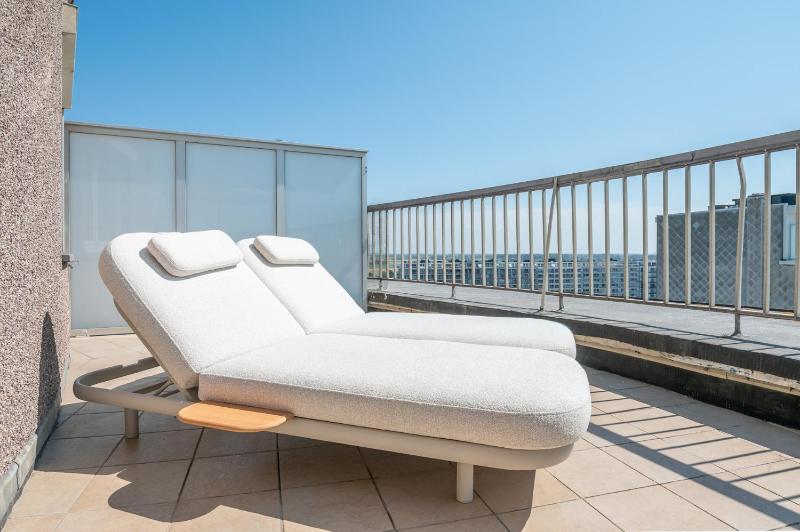 Top-end apartment with amazing views - image 12