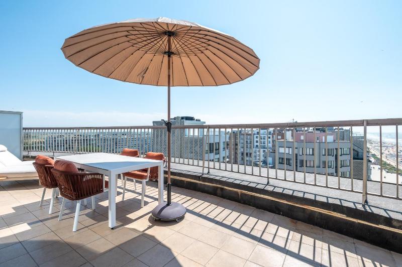 Top-end apartment with amazing views - image 19
