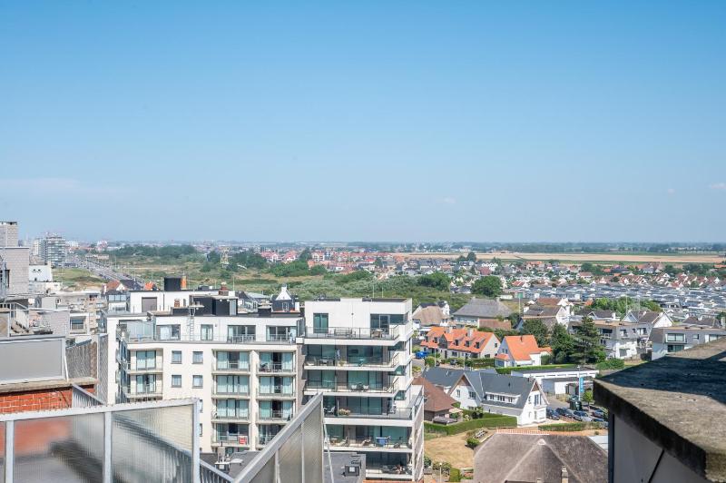 Top-end apartment with amazing views - image 2