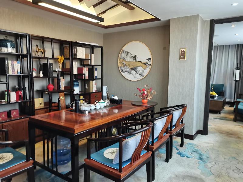 Bybees Downtown Penthouse Smart Villa Private Terrace - image 6