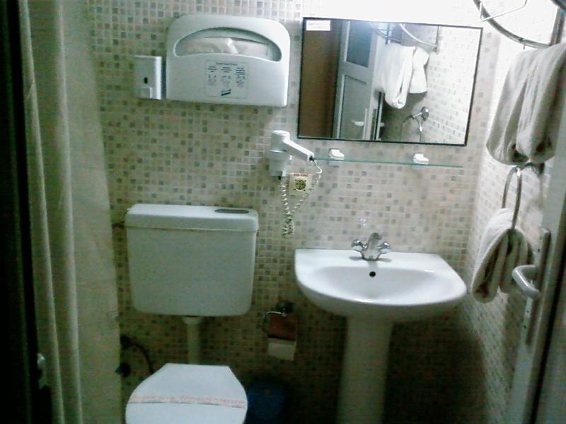 Double or Twin Room image 4