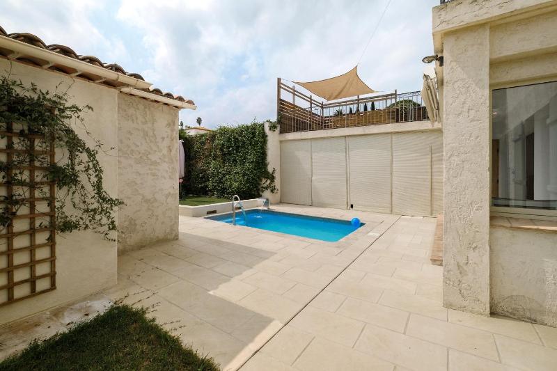 Petit coin de paradis avec piscine - image 17