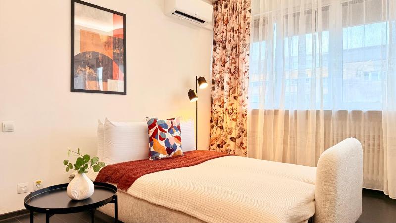 The Central Nest - 1BR Steps from Athenaeum - image 6