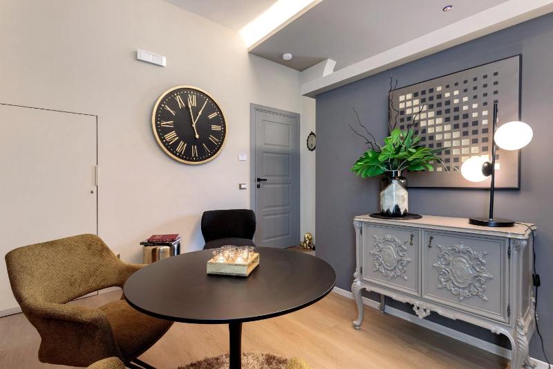 Archs Apartment - image 12