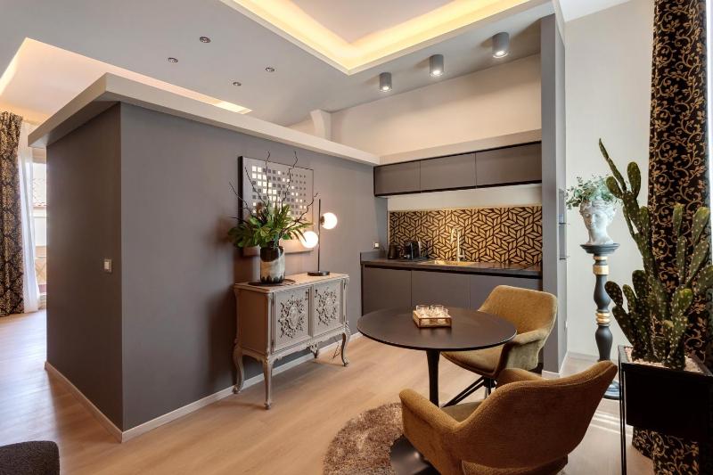 Archs Apartment - image 11