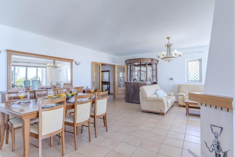 #416 Spacious Villa Private Pool BBQ & Parking - image 17
