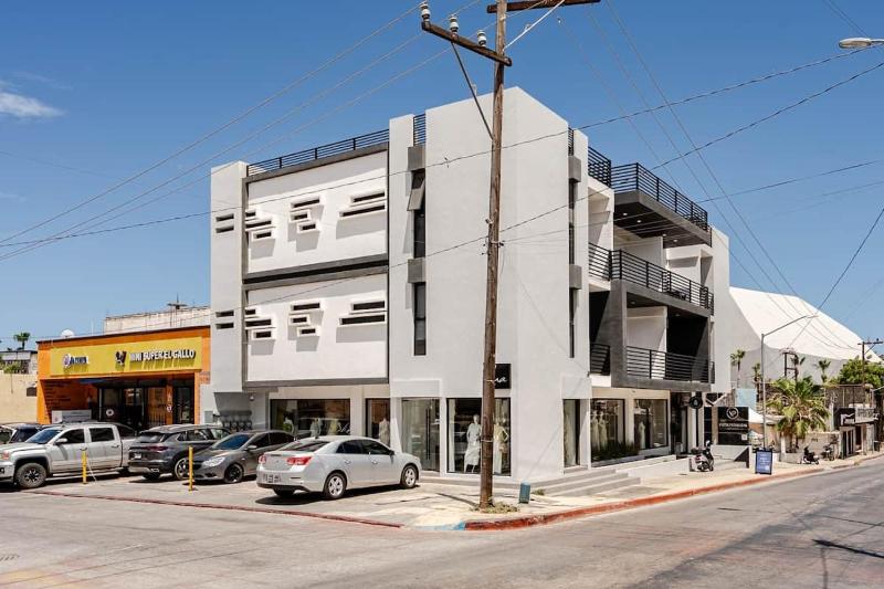New Listing • Prime Location • Cozy & Modern - image 4