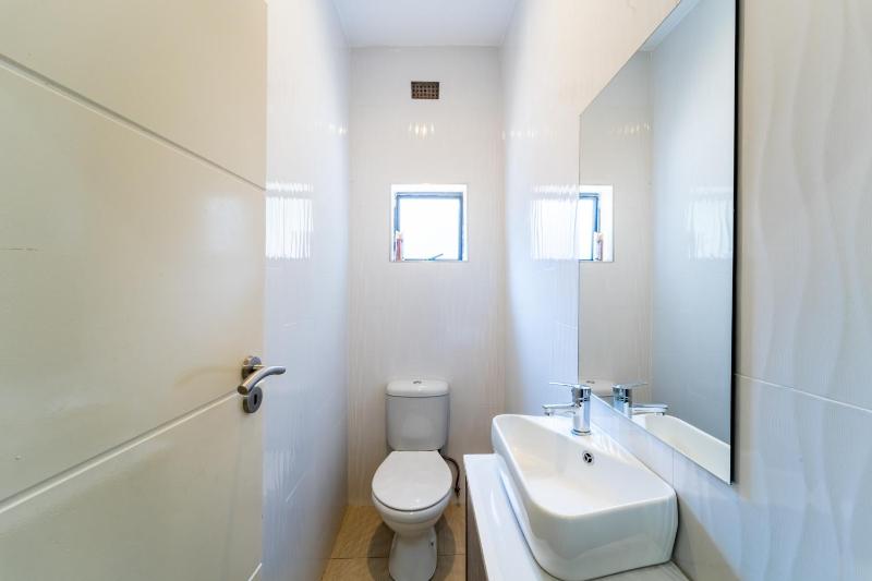 Cosmo Guest House - image 16