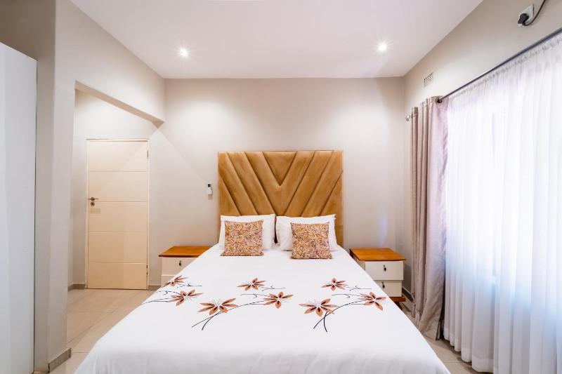 Cosmo Guest House - image 9