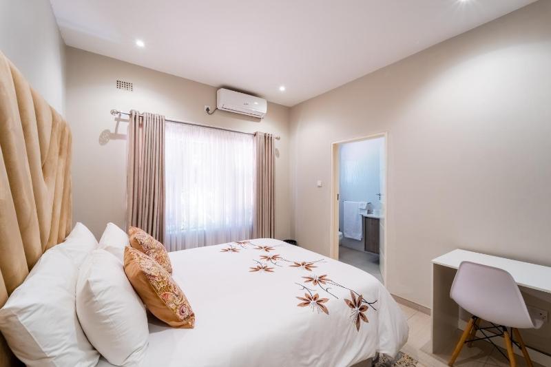 Cosmo Guest House - image 12