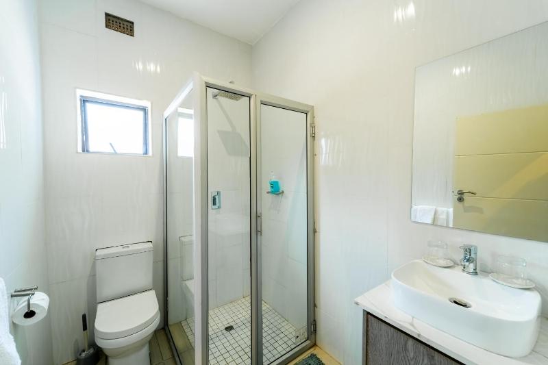Cosmo Guest House - image 2