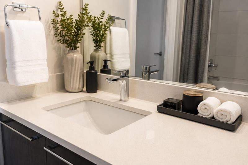 Seattle Ferris Wheel Waterfront Stay 1bd 1Bath - image 15
