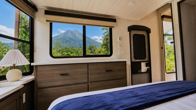 Arenal Volcano Glamping Retreat & Natural Hot Springs - image 9