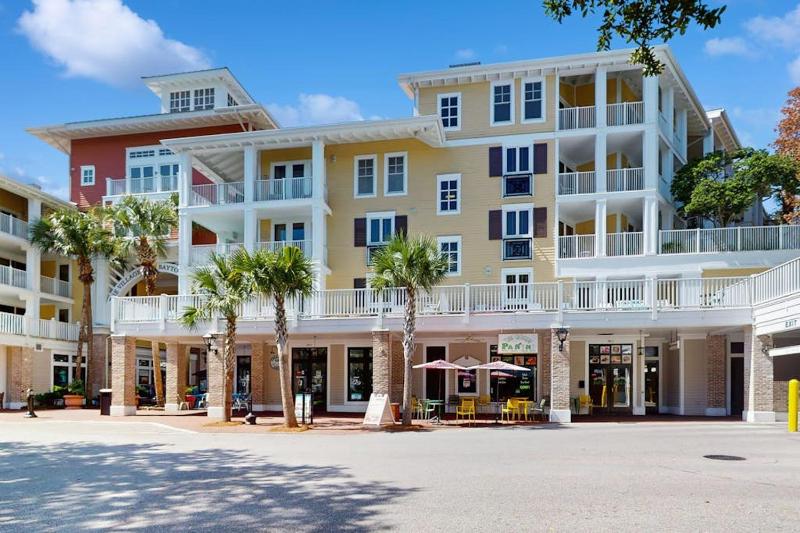Pleasant studio at The Baytowne Wharf with shared pool hot tub shopping & events - image 19
