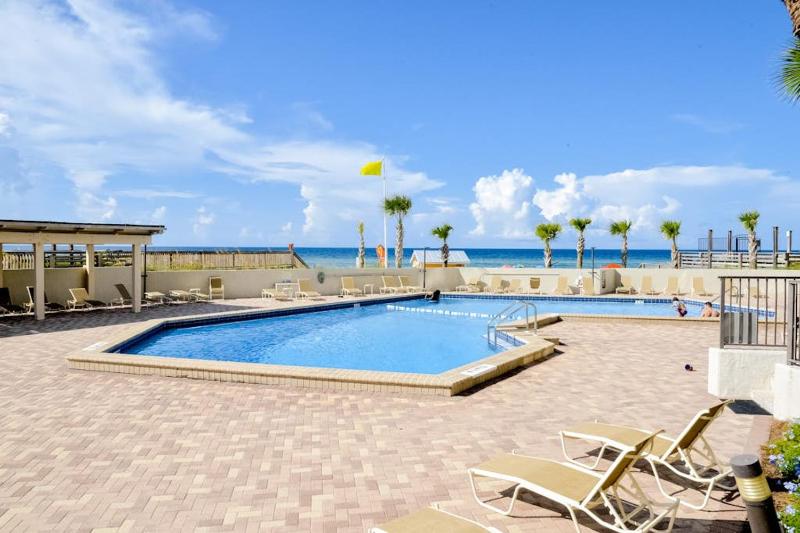 Pleasant studio at The Baytowne Wharf with shared pool hot tub shopping & events - image 24