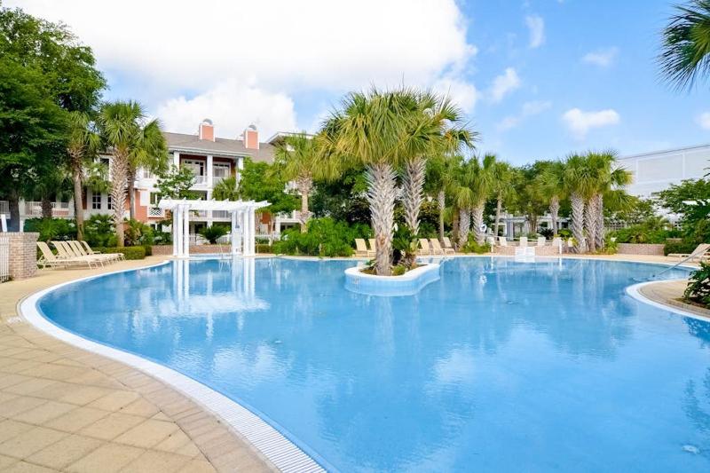 Pleasant studio at The Baytowne Wharf with shared pool hot tub shopping & events - image 25