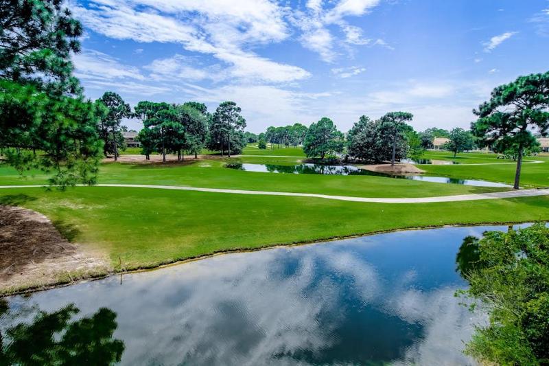 Pleasant studio at The Baytowne Wharf with shared pool hot tub shopping & events - image 22