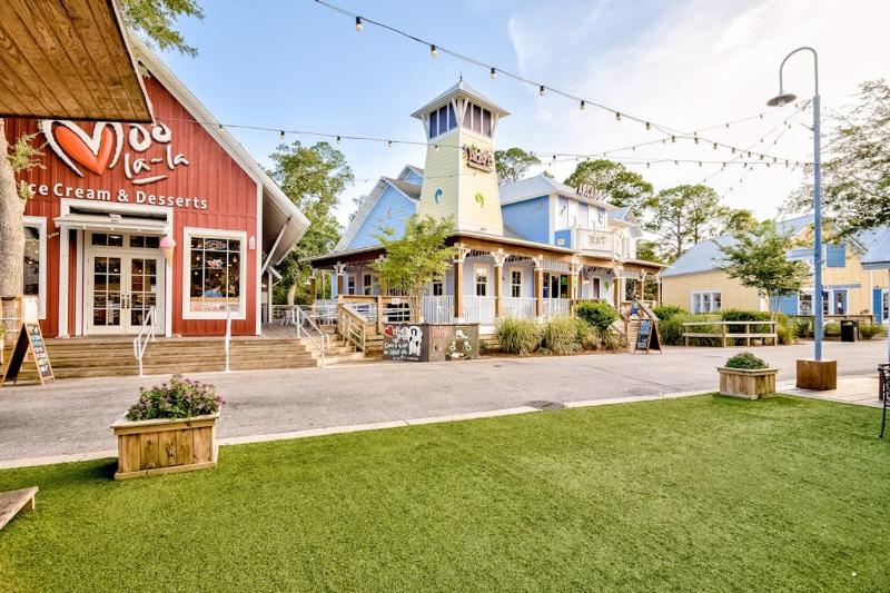 Pleasant studio at The Baytowne Wharf with shared pool hot tub shopping & events - image 2
