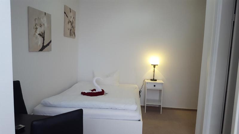 Single Room image 2