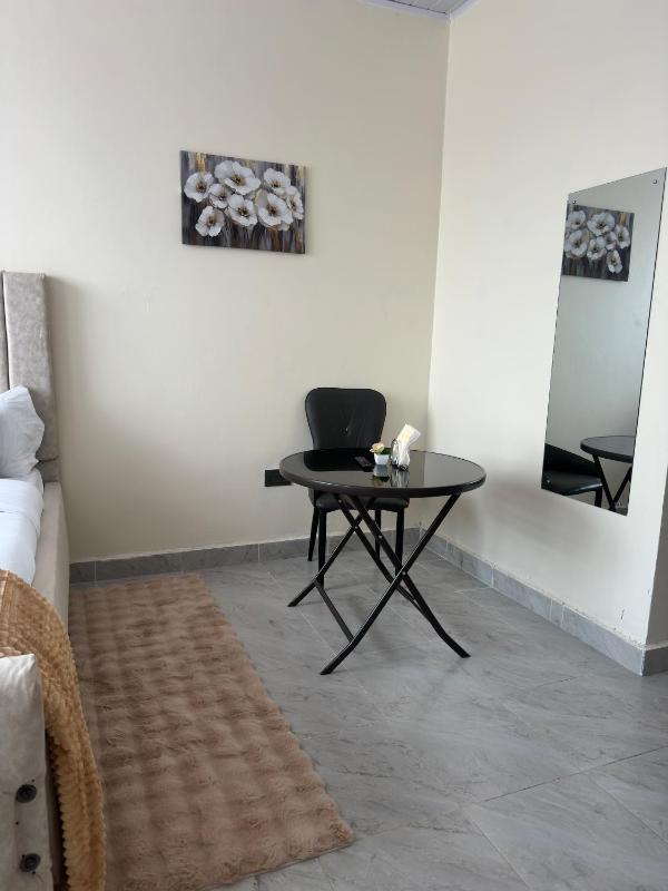 Selah Cozy Rooftop Haven - image 7