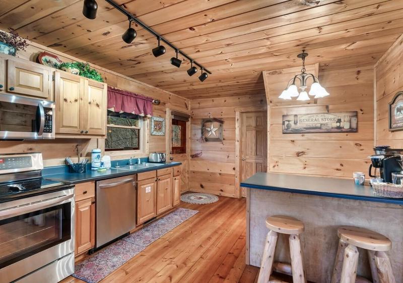 Whisper Ridge - Game Room Hot Tub - image 6