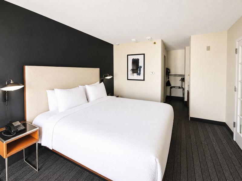 Courtyard by Marriott Houston Hobby Airport - image 23