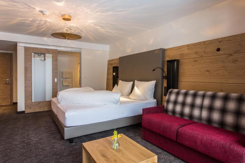 King Room with Mountain View image 2