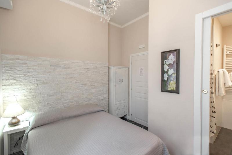 Double Room with Small Double Bed image 2