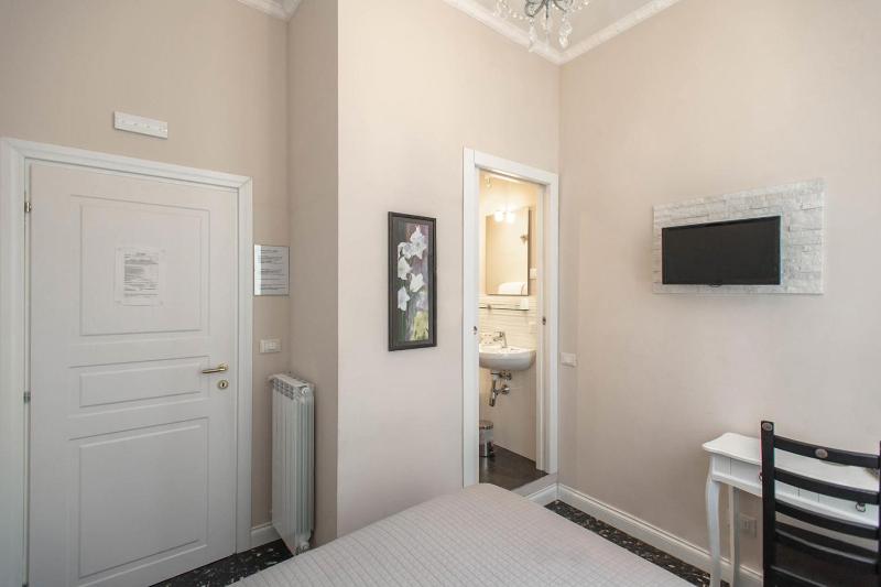 Double Room with Small Double Bed image 3