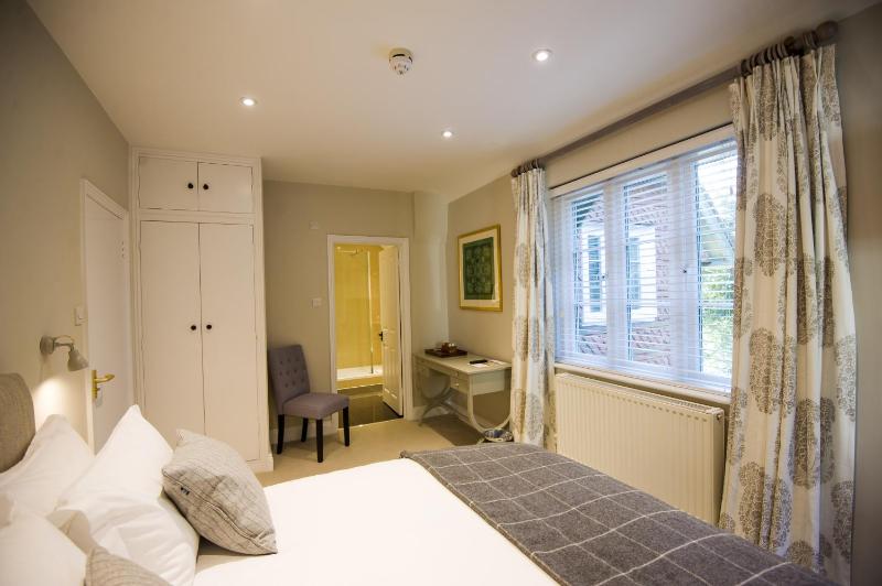 Deluxe Double Room image 4