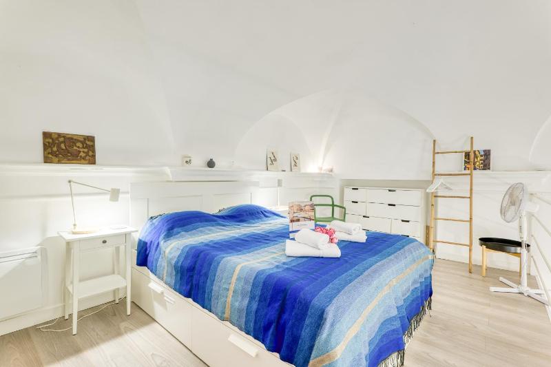 Two Levels Apt In Historical Building - Happy Rentals - image 18