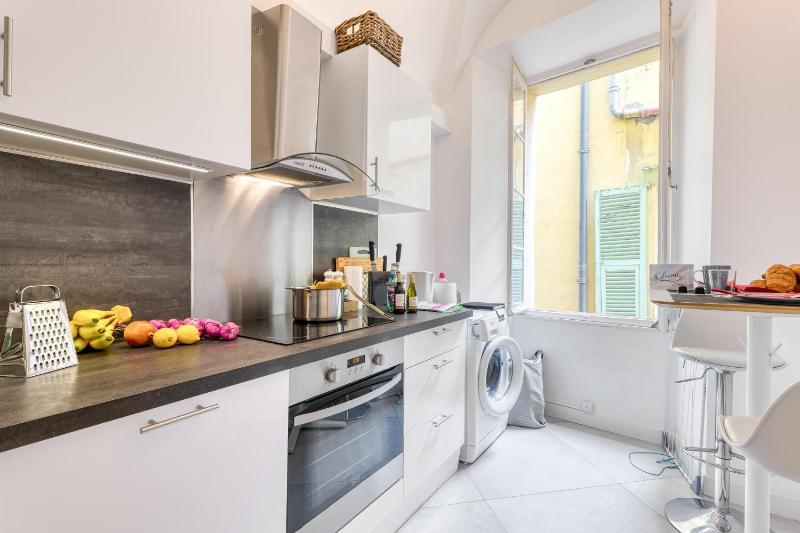 Two Levels Apt In Historical Building - Happy Rentals - image 14