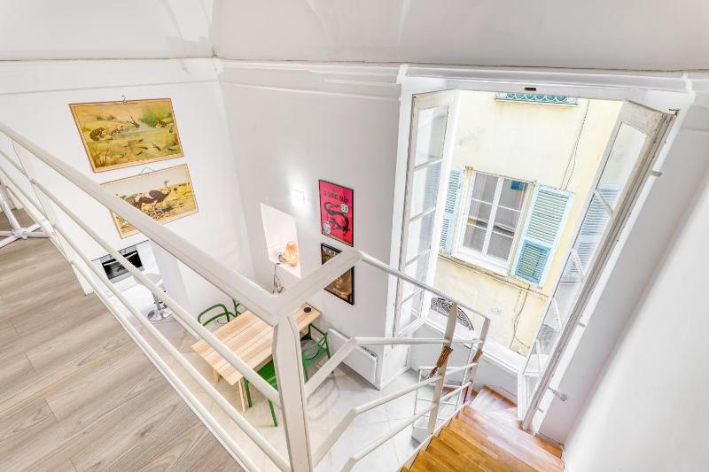 Two Levels Apt In Historical Building - Happy Rentals - image 9