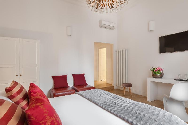 Deluxe Room image 4