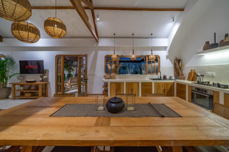 Philou - 6BR Chic Villa With 3 Pools Walk to the Beach! - image 2