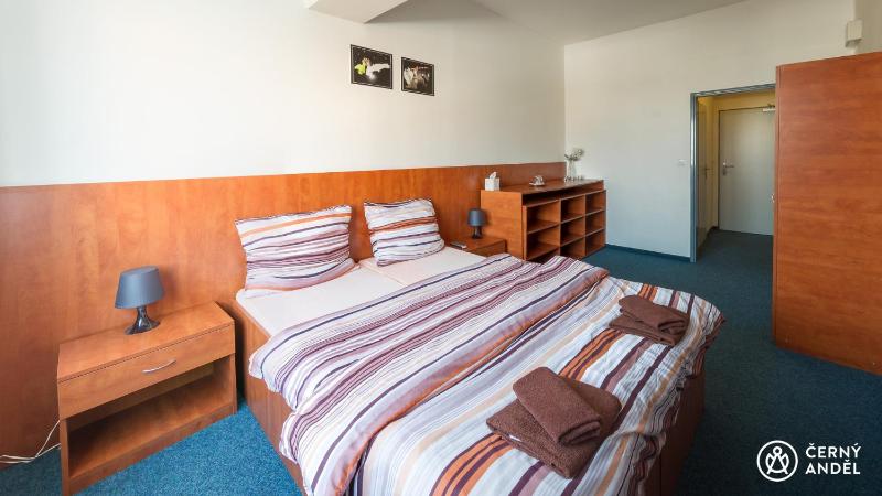 Twin Room with Bathroom image 3