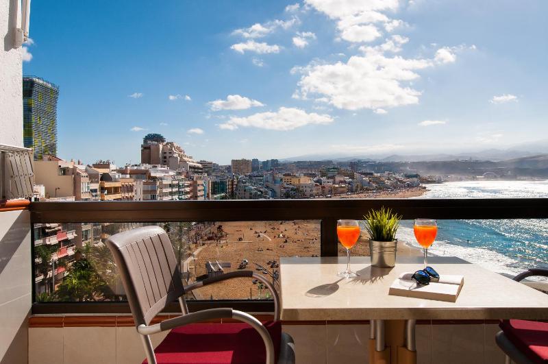Standard Apartment with Terrace and Sea View image 1