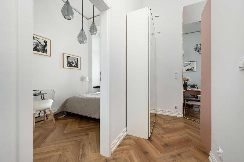 Stylish Apartment with a Desk and 2 Bedrooms in Wrocław by Noclegi Renters - image 10