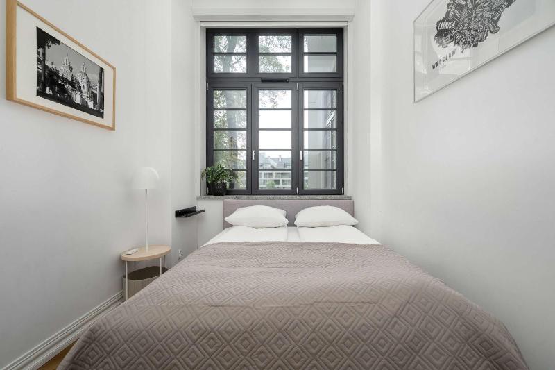 Stylish Apartment with a Desk and 2 Bedrooms in Wrocław by Noclegi Renters - image 16