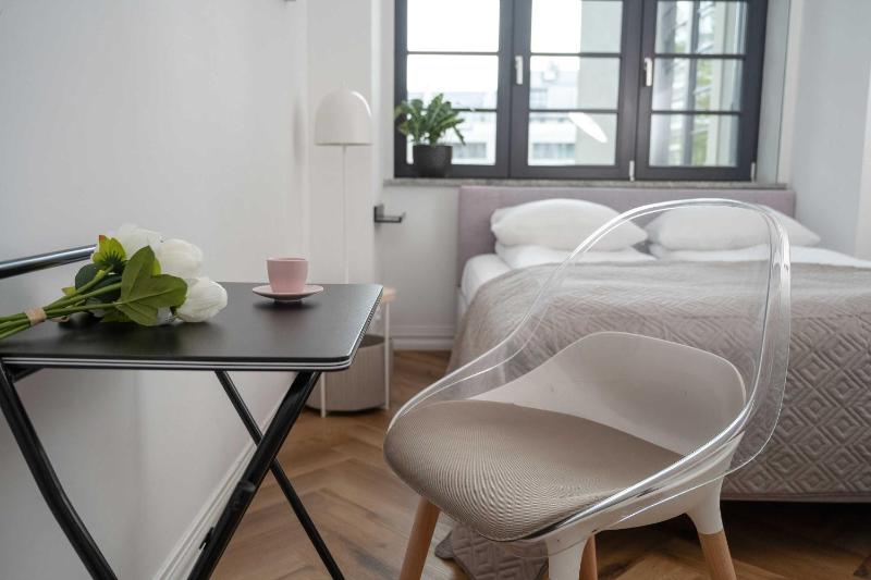 Stylish Apartment with a Desk and 2 Bedrooms in Wrocław by Noclegi Renters - image 2