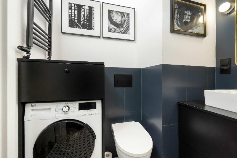 Stylish Apartment with a Desk and 2 Bedrooms in Wrocław by Noclegi Renters - image 15