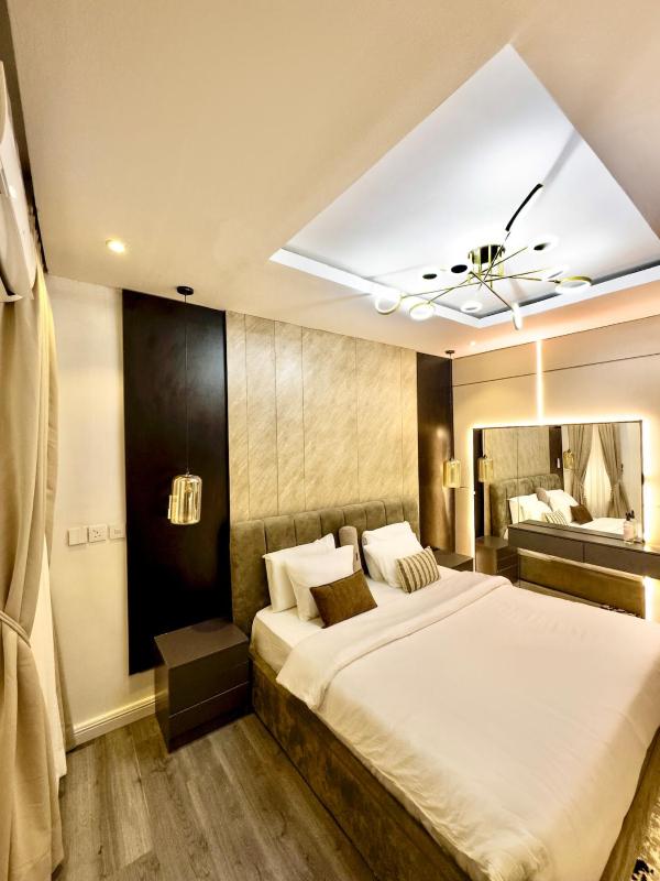 Luxury 2BR Oasis - image 16